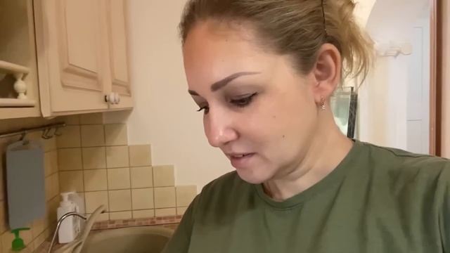 Влог ЧТО-ТО ПОШЛО НЕ ТАК ! Напекли с Алисой кексиков ! Алиса едет на детскую мафию ! смотреть онлайн