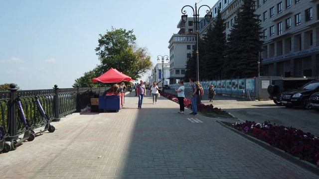 Нижний Новгород. Собирают сцену на площади Минина. Закрыли проход на Чкаловскую лестницу. смотреть онлайн