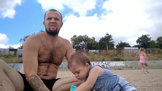А ВОТ И МОРЕ))) смотреть онлайн