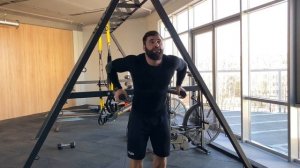 КАК ПРАВИЛЬНО ДЕЛАТЬ ОТЖИМАНИЯ НА БРУСЬЯХ ДЛЯ ГРУДНЫХ МЫШЦ