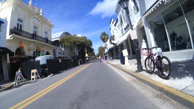 Key West, 2021 Fantasy Fest Morning bicyicle ride down Duval from Catherine Street. смотреть онлайн