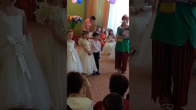Випускний смотреть онлайн