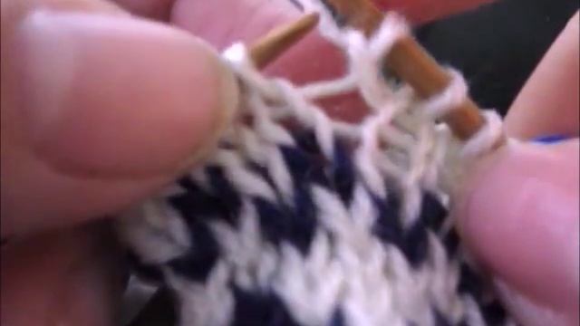 How to add a new stitch (Make 1) смотреть онлайн