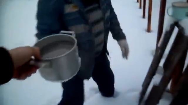 Кипяток замерзает быстрее холодной воды (Эффект Мпембы) смотреть онлайн