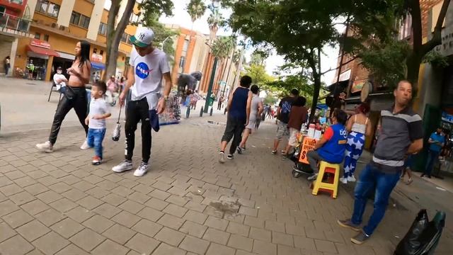 Red Light Area In Medellin Colombia ?? смотреть онлайн
