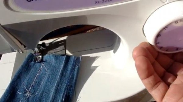 BROTHER SEWING MACHINE MODEL XL2230 & PEDAL & ACCESSORIES SEE VEDIO