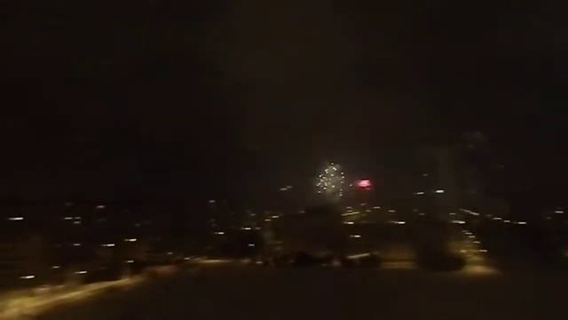 Новогодний фейерверк. Вид из окна. 01.01.2012. время - 00.23 смотреть онлайн