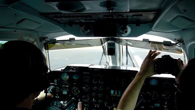 Takeoff from Erfurt in a Mitsubishi Mu-2 смотреть онлайн