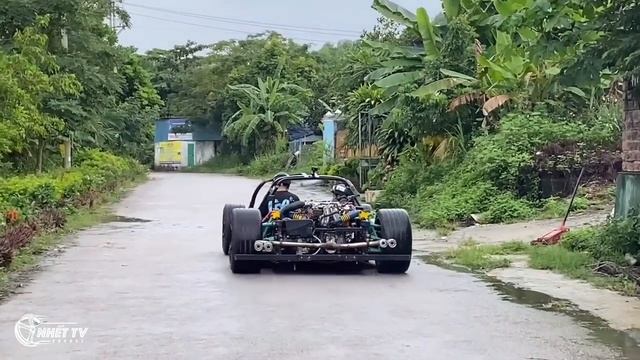 Ferrari Engine Roared In The Rain When It Was First Tested | Test Drive Ferrari On The Rainy Road смотреть онлайн