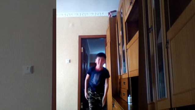 Как научиться ходить. На руках смотреть онлайн