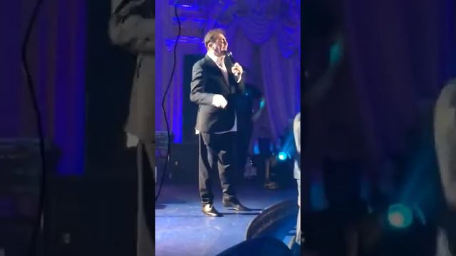 Лепс опозорился в Нюренберге.. Пел пьяный, с одетыми задом наперед штанами и под фонограмму.. Позор смотреть онлайн