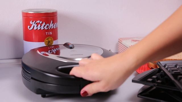 Sandwich Maker SM 800 Heinner смотреть онлайн