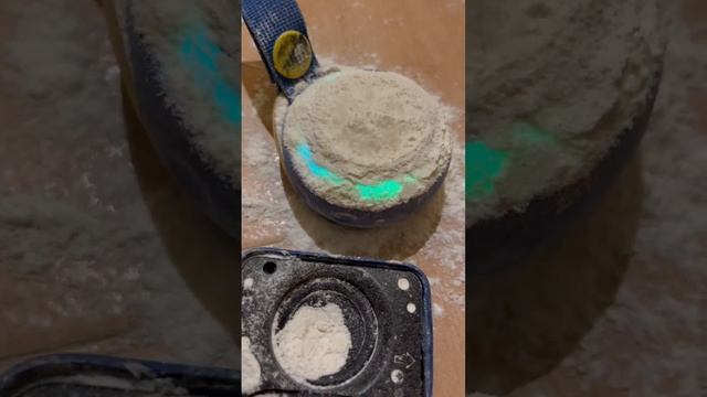 JBL JUNIOR POP GG feat flour. BASS TEST. Эксперимент с мукой. HEADPHONE ACTIVIST смотреть онлайн