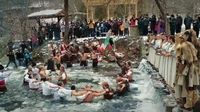 Болгария 6 января, Йордановден - Крещение, Празник на здравата вода, Ледено хоро в Болгарии, смотреть онлайн