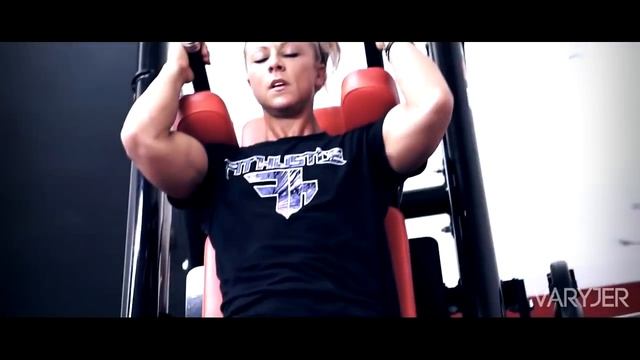 FEMALE FITNESS MOTIVATION - STAY FOCUSED