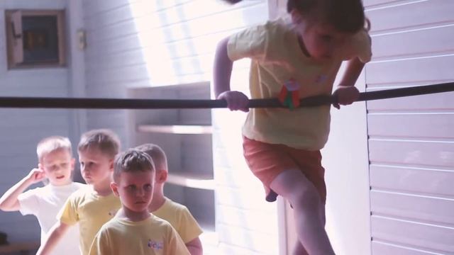 Отзыв: «Нам добираться 15 минут на самокате – и мы здесь!». Куда отдать ребенка на гимнастику смотреть онлайн