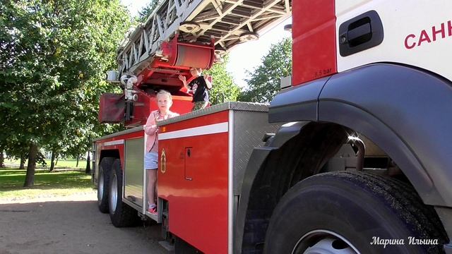Выставка пожарных машин. 215 лет пожарной части Царского Села. смотреть онлайн