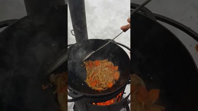 ВКУСНАЯ УТКА С КУРИЦЕЙ И С КАРТОШКОЙ//////В КАЗАНЕ НА ПРИРОДЕ смотреть онлайн