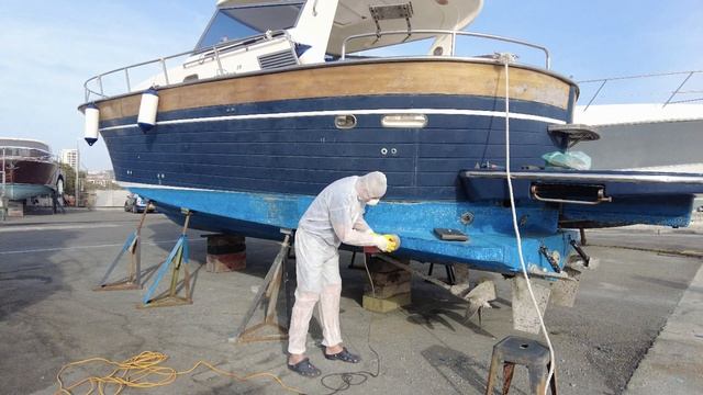 Будни яхтсмена. Снятие старого антифоулинга и подготовка к покраске. смотреть онлайн
