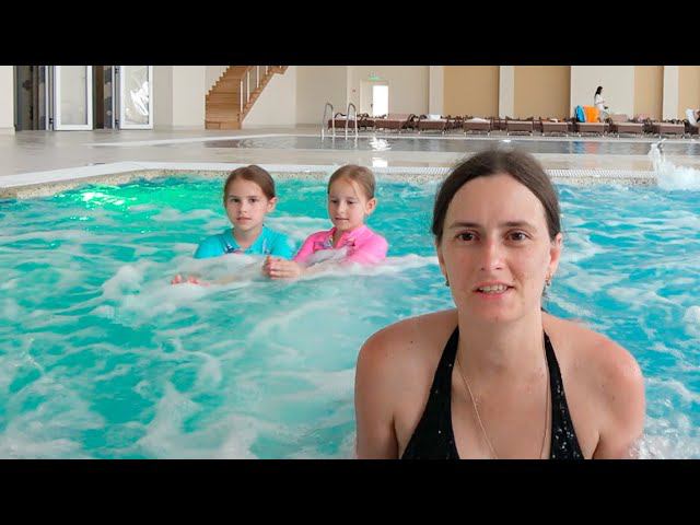 ВЛОГ Наш отпуск в отеле Great Eight в Анапе Купаемся в бассейне смотреть онлайн