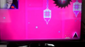 Поззи не умеет играть в геометри даш