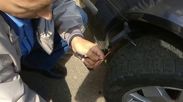 Быстрый ремонт бескамерных шин в дороге жгутом смотреть онлайн