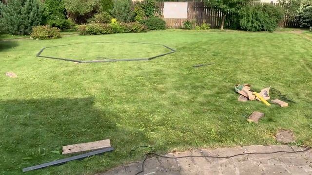 Постройка металлического каркаса вокруг бассейна и отделка панелями и лиственницей