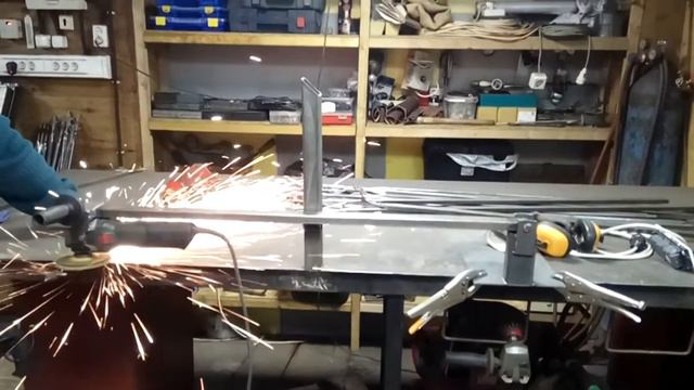 Самодельный полуавтомат для горизонтальной зачистки сварных швов на малых конструкциях. Кузнец Кулиб смотреть онлайн