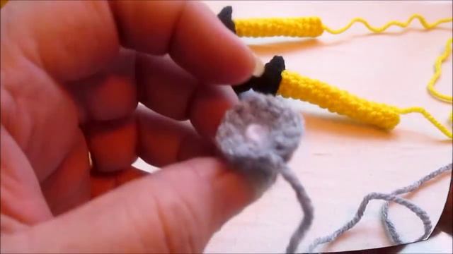 Amigurumi Minion part 2 hands tutorial crochet смотреть онлайн