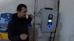 установка зарядная станция для электромобиля