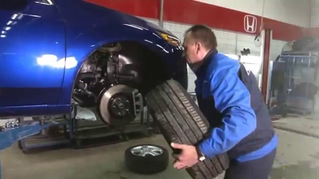 Установка подкрылок на автомобиле Хонда смотреть онлайн