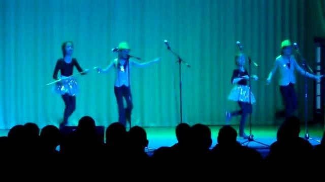 Танцевальный коллектив "Лотос" г. Омск, Закирова Евгения Шляпа, трость, магнитофон. смотреть онлайн