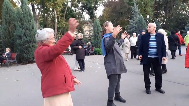 ТРИМАЙ МЕНЕ, МІЙ АНГЕЛЕ ТРИМАЙ!???/ТАНЦЫ В ПАРКЕ ГОРЬКОГО ХАРЬКОВ ОКТЯБРЬ 2021 смотреть онлайн