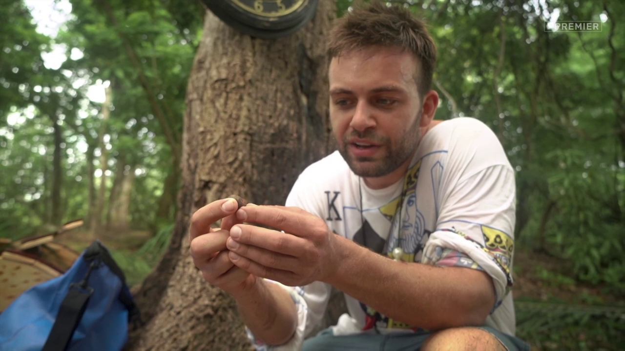 Остров Героев: Парни собирают палатку и добывают огонь (сезон 1, выпуск 1) смотреть онлайн