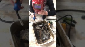 Сварка полуавтоматом порошковой проволокой без газа. Аппарат Kvazarus mig 180-s в действии