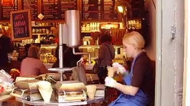 így készül a fagyi tölcsér :) смотреть онлайн