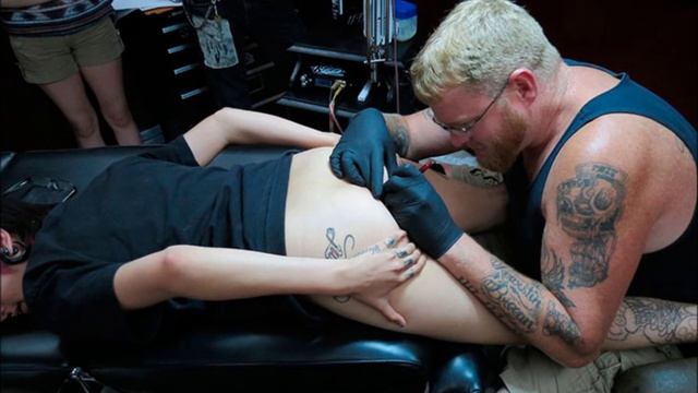 1473 Teatro Dos Gnomos Girl with anal tattoo смотреть онлайн