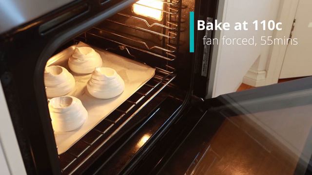 Mini pavlova with strawberry rhubarb compote & berries смотреть онлайн