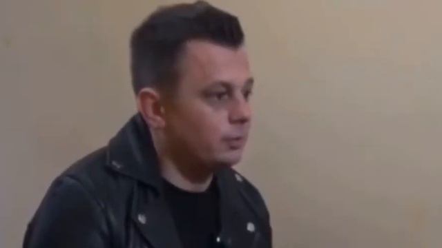 Орк рассказывает почему туалет не нужен в доме .Будет вонять .А вместо туалетной бумаги газета? смотреть онлайн