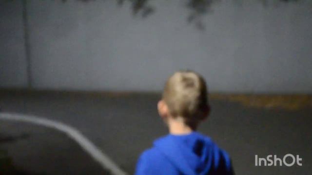 Сербская леди танцует у меня во дворе дома! 😨 смотреть онлайн