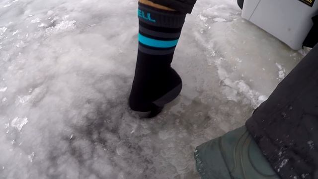 ДУМАЛ ЛЕСКА НЕ ВЫДЕРЖИТ! ЛОВЛЯ ТРОФЕЙНОГО СУДАКА ЗИМОЙ НА БАЛАНСИР! Зимняя рыбалка 2020 смотреть онлайн