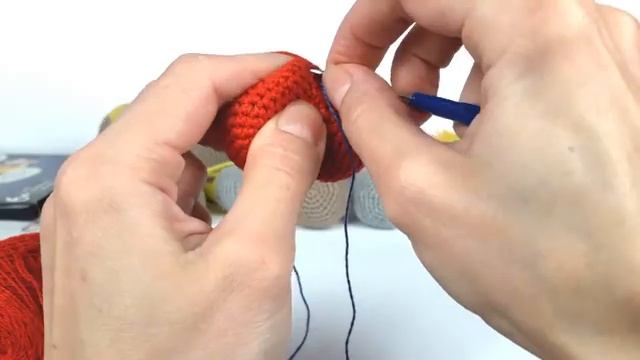 Мишка вязаный крючком. Валентинка на 14 февраля. Вязание для начинающих. (Урок 4. Глазки, хвостик.. смотреть онлайн