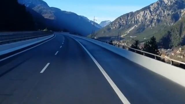 Что лучше встретить на пути свадьбу или похороны? смотреть онлайн