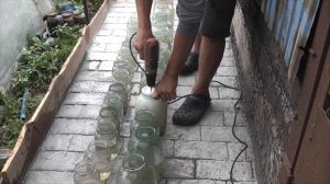 Сделай и себе это простое приспособление для мойкы банок!!!