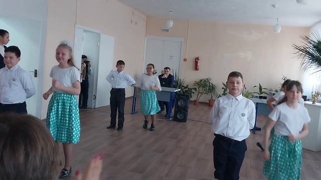 весёлый танец 5 а класса смотреть онлайн