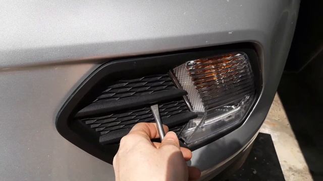 Cambiare lampadine freccia e fendinebbia Ford kuga 2 sotto paraurti смотреть онлайн