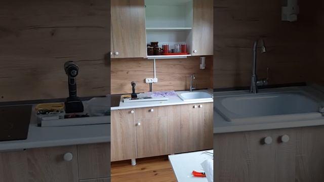 кухня в садовом доме. птенчик выпал из гнезда. дача смотреть онлайн