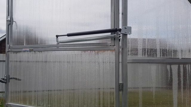 Термопривод Климат 100 в теплице.