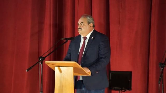 Депутат Дзержинского сельсовета П. Ф. ЧЕКМАРЁВ задает вопрос депутату Госдумы А. Б. Веллеру смотреть онлайн
