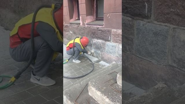 Очистка цоколя из гранитного булыжника с высокой степенью наслоений, на канале ProZon.ru смотреть онлайн